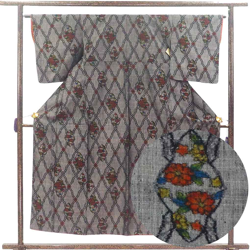【中古】紬 リサイクル着物 身丈155cm 裄64cm 前幅23cm 後幅29cm 袖丈49cm 袖幅32.5cm レディース 袷 花柄 裄Mサイズ 秋冬春用 正絹（シルク）グレー 美品 リメイク リユース｜リサイクル着物 呉服のきくや