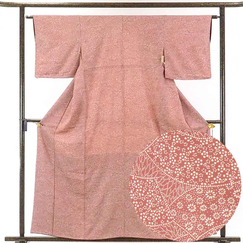【中古】小紋 リサイクル着物 身丈161cm 裄62cm 前幅22.5cm 後幅28cm 袖丈46cm 正絹（シルク） レディース 袷仕立 菊 秋冬春用 ピンク地 裄Sサイズ リユース