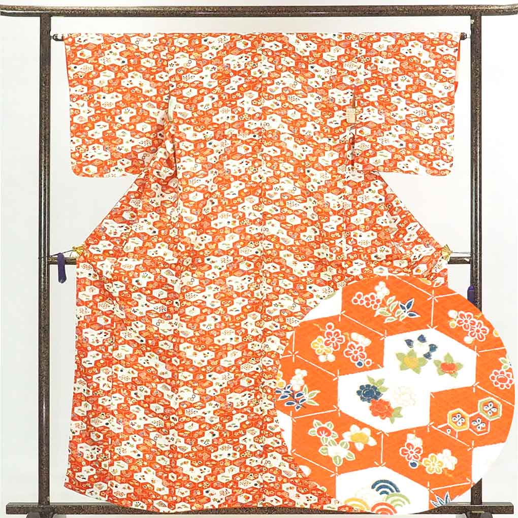 【中古】小紋 リサイクル着物 身丈160cm 裄64cm 前幅22cm 後幅30cm 袖丈49cm 正絹（シルク） レディース 袷仕立 秋冬春用 オレンジ地 裄Mサイズ 未使用品 リユース 5,363円
