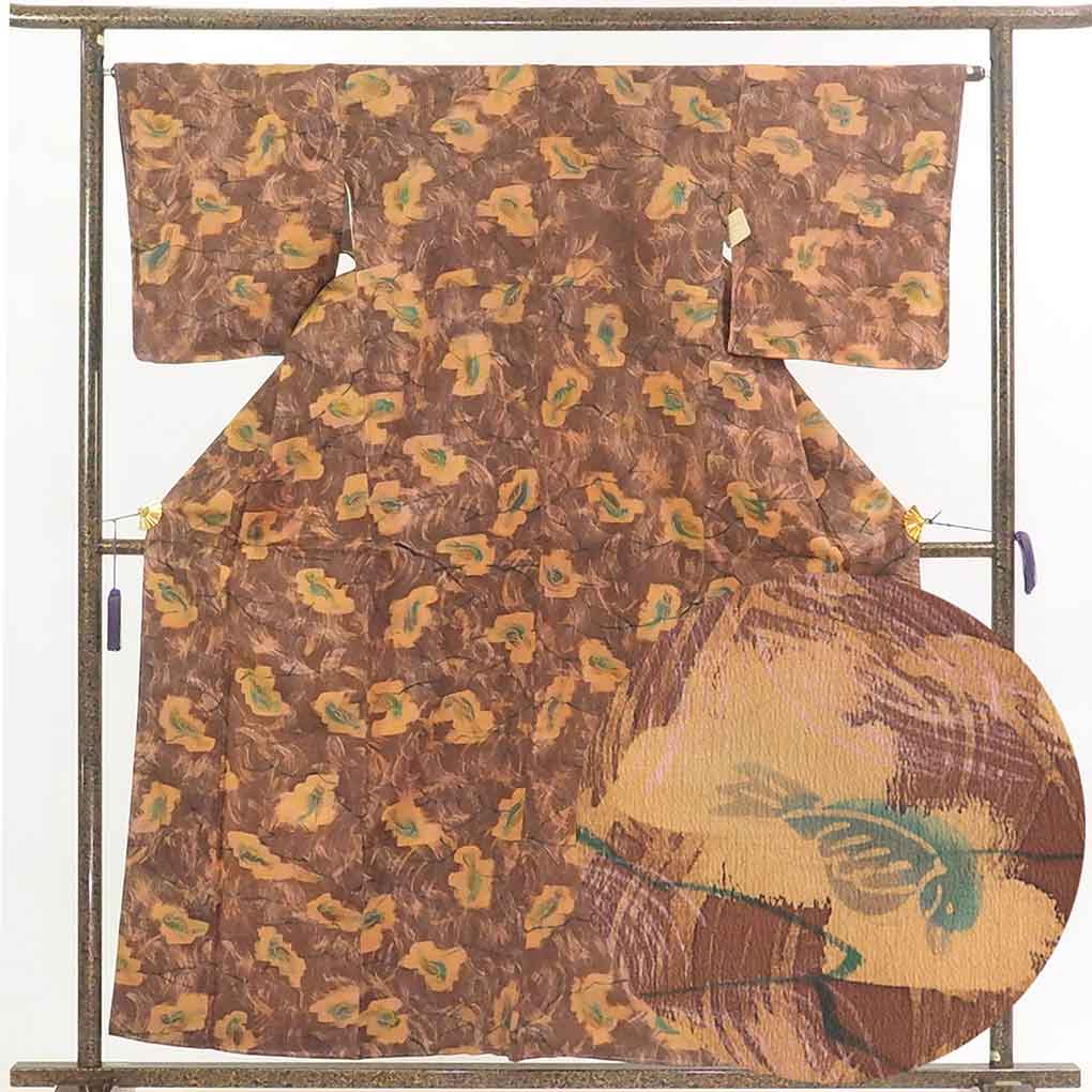 【中古】小紋 リサイクル着物 身丈158cm 裄65cm 前幅24.5cm 後幅30cm 袖丈49cm 正絹（シルク） レディース 袷仕立 秋冬春用 茶色 裄Mサイズ 未使用品 リユース