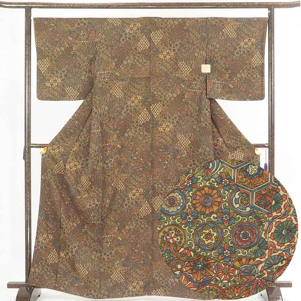 【中古】小紋 リサイクル着物 身丈165cm 裄67cm 前幅26cm 後幅31cm 袖丈48cm 正絹（シルク） レディース 袷仕立 秋冬春用 茶色 裄Lサイズ トールサイズ 美品 リユース