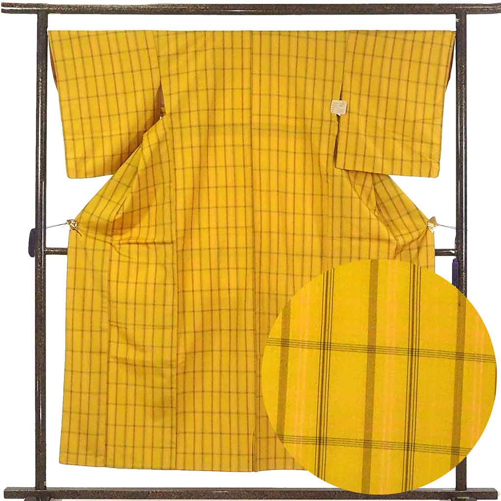 【中古】紬 リサイクル着物 身丈154cm 裄68cm 前幅24cm 後幅28.5cm 袖丈53cm 袖幅35cm レディース 袷 格子 裄長 裄Lサイズ 秋冬春用 正絹（シルク） イエロー 未使用品 リメイク リユース 9,075円
