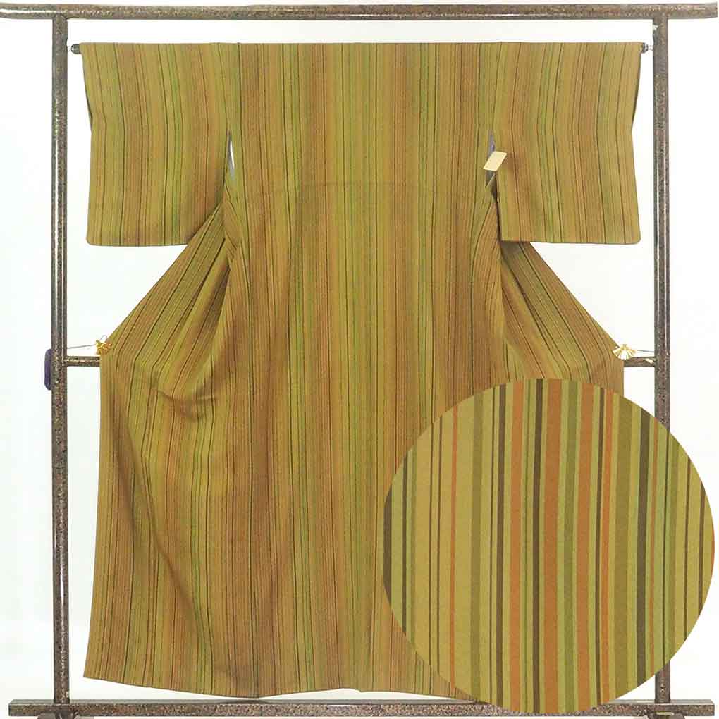 【中古】小紋 リサイクル着物 身丈158cm 裄65cm 前幅26cm 後幅28.5cm 袖丈49cm 正絹（シルク） レディース 袷仕立 縞 秋冬春用 緑地 裄Mサイズ 美品 リユース
