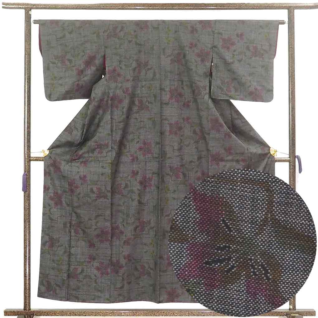 【中古】紬 リサイクル着物 身丈156cm 裄63cm 前幅24cm 後幅29cm 袖丈47cm 正絹（シルク） レディース 袷仕立 秋冬春用 黒地 裄Mサイズ 美品 リユース
