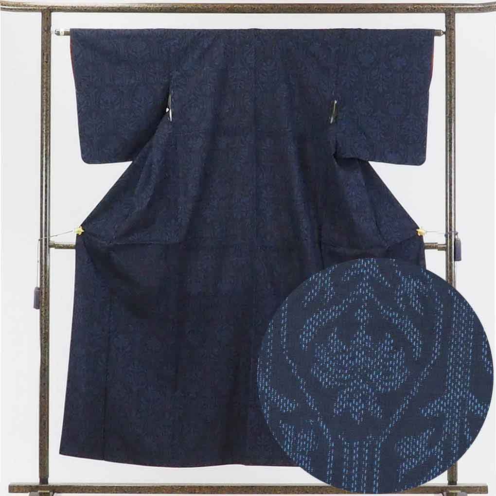 【中古】紬 リサイクル着物 身丈154cm 裄63cm 前幅24.5cm 後幅30cm 袖丈49cm 正絹（シルク） レディース 袷仕立 秋冬春用 紺地 裄Mサイズ 未使用品 リユース