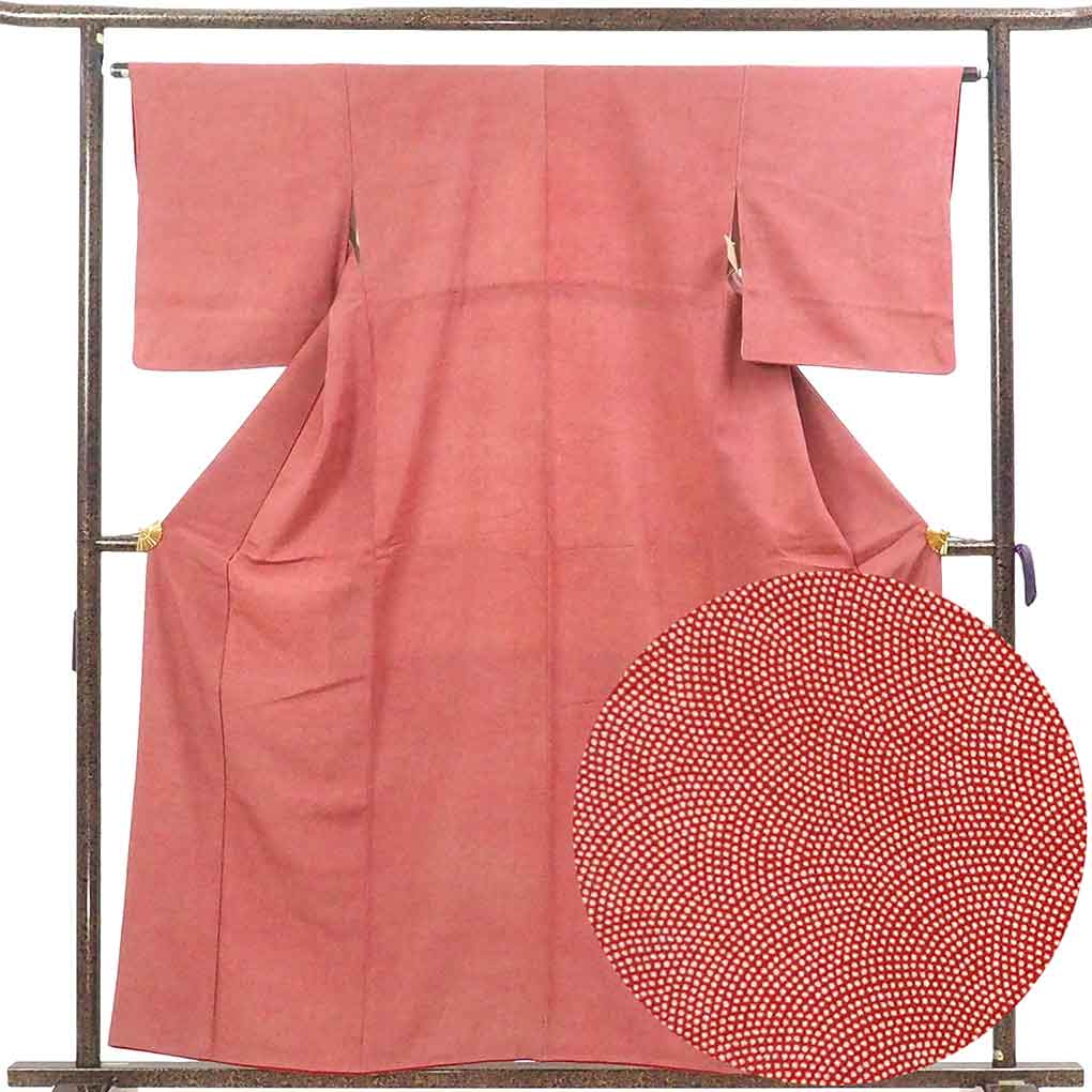 【中古】小紋 リサイクル着物 身丈159cm 裄丈64cm 前幅23.5cm 後幅29cm 袖丈49cm 袖幅33cm レディース 袷 鮫小紋 裄Mサイズ 秋冬春用 正絹(シルク)レッド 美品 リメイク リユース