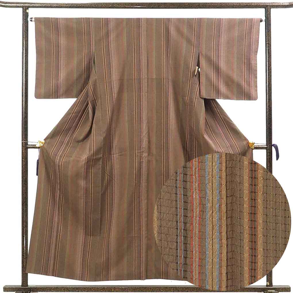 【中古】御召し リサイクル着物 身丈156cm 裄丈65cm 前幅25cm 後幅30cm 袖丈49cm 袖幅34cm レディース 袷 縞 裄Mサイズ 秋冬春用 正絹（シルク）ブラウン 美品 リメイク リユース｜リサイクル着物 呉服のきくや