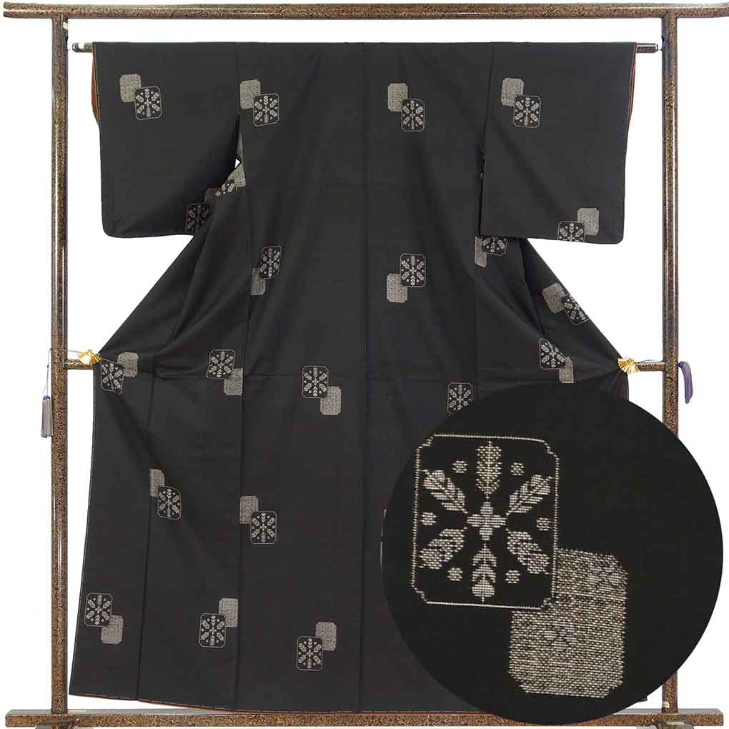 【中古】紬 リサイクル着物 身丈160cm 裄63cm 前幅23cm 後幅28.5cm 袖丈49cm 袖幅32cm レディース 袷 抽象柄 裄Mサイズ 秋冬春用 正絹（シルク）ブラック やや難 リメイク リユース