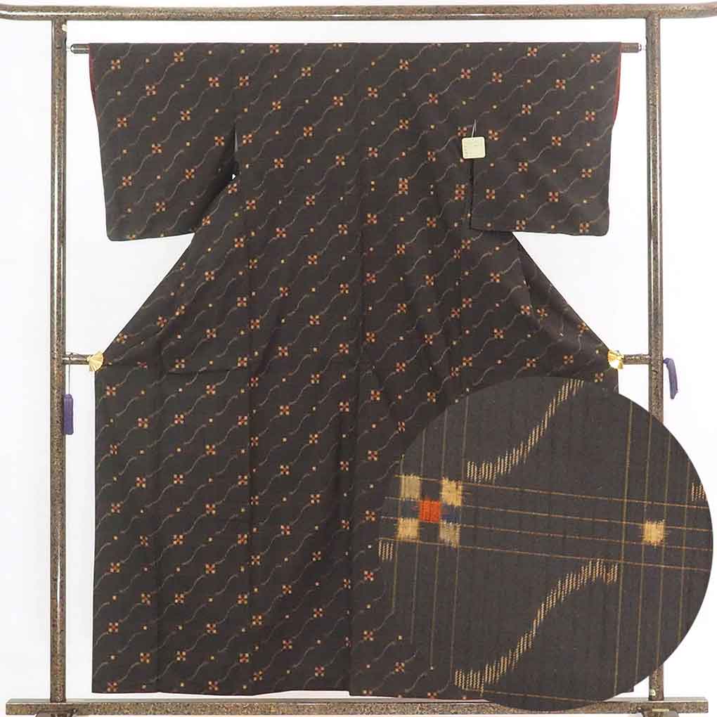 【中古】紬 リサイクル着物 身丈160cm 裄62cm 前幅23cm 後幅28.5cm 袖丈49cm 正絹(シルク) レディース 袷仕立 秋冬春用 茶色 裄Sサイズ 美品 リユース