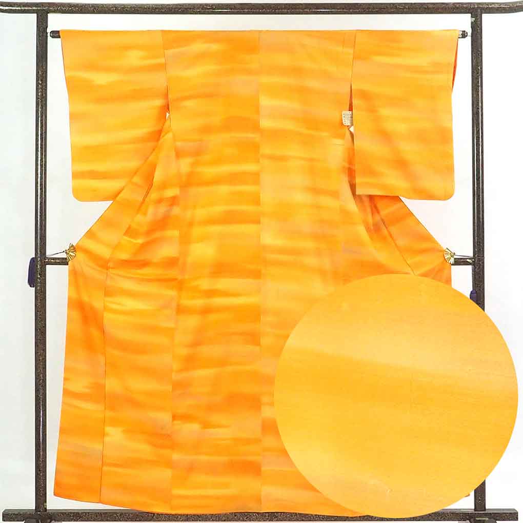 【中古】紬 リサイクル着物 身丈160cm 裄64cm 前幅23cm 後幅29cm 袖丈56cm 正絹（シルク） レディース 袷仕立 秋冬春用 オレンジ地 裄Mサイズ 美品 リユース