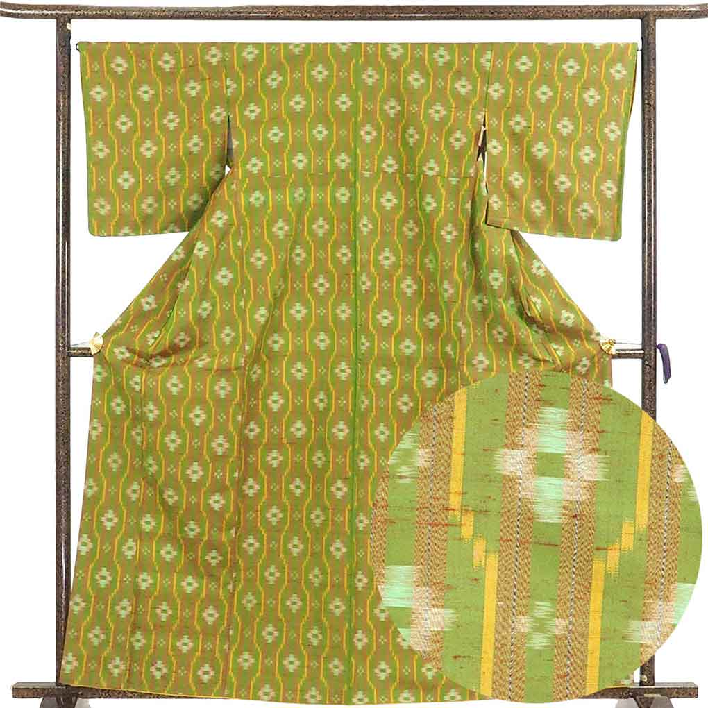 【中古】紬 リサイクル着物 身丈163cm 裄66.5cm 前幅24cm 後幅30cm 袖丈49cm 袖幅34.5cm レディース 袷 連続模様 裄長 裄M-Lサイズ 秋冬春用 正絹(シルク)緑地 美品 リメイク リユース|リサイクル着物 呉服のきくや