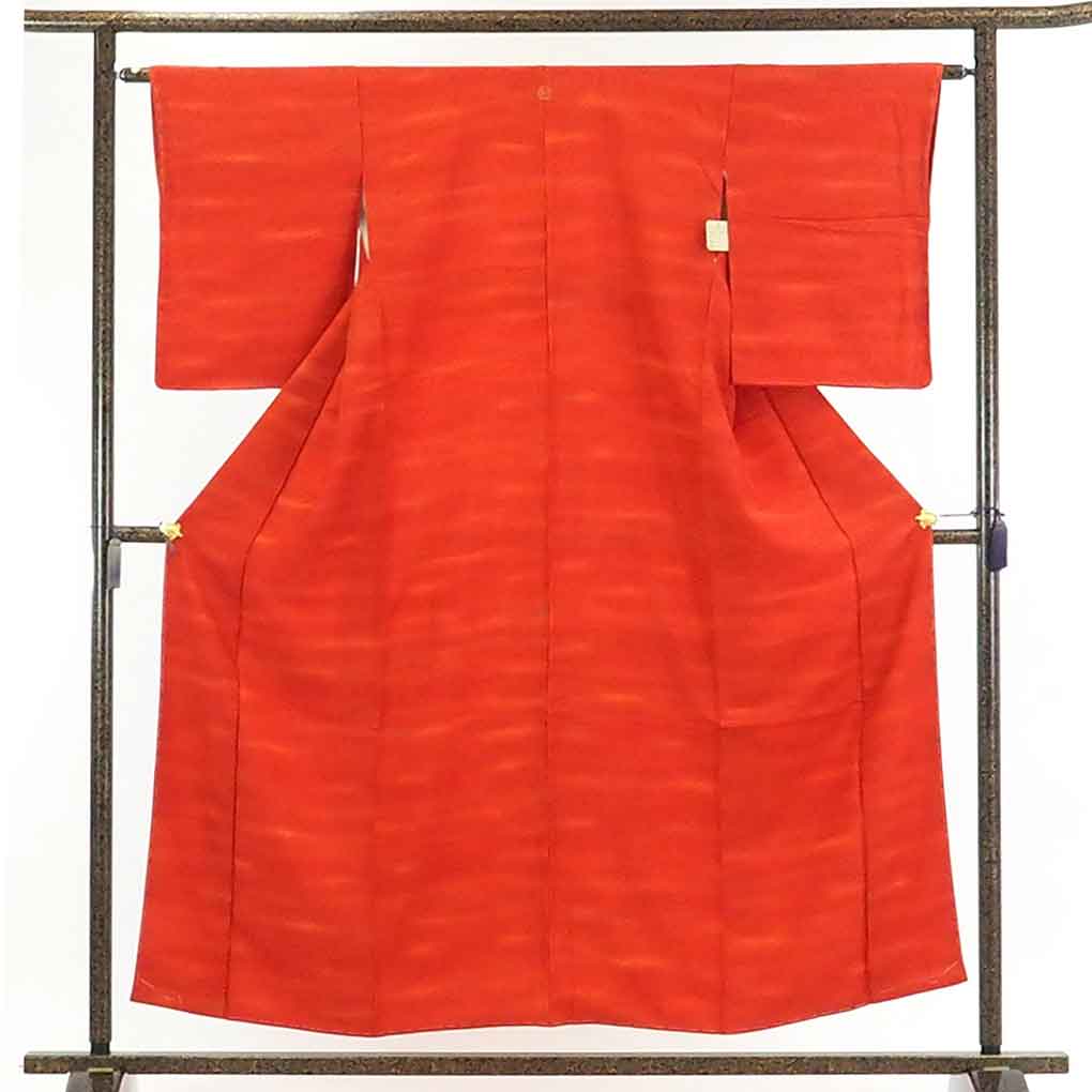 【中古】色無地 リサイクル着物 身丈156cm 裄62cm 前幅24cm 後幅28cm 袖丈52cm 正絹(シルク) レディース 袷仕立 無地 秋冬春用 オレンジ地 裄Sサイズ 未使用品 リユース|リサイクル着物 呉服のきくや