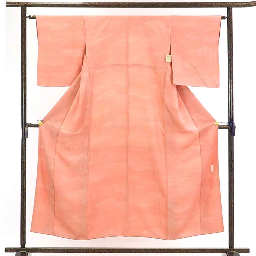 【中古】小紋 リサイクル着物 身丈153cm 裄62cm 前幅24cm 後幅28cm 袖丈49cm 正絹（シルク） レディース 袷仕立 秋冬春用 ピンク地 裄Sサイズ リユース