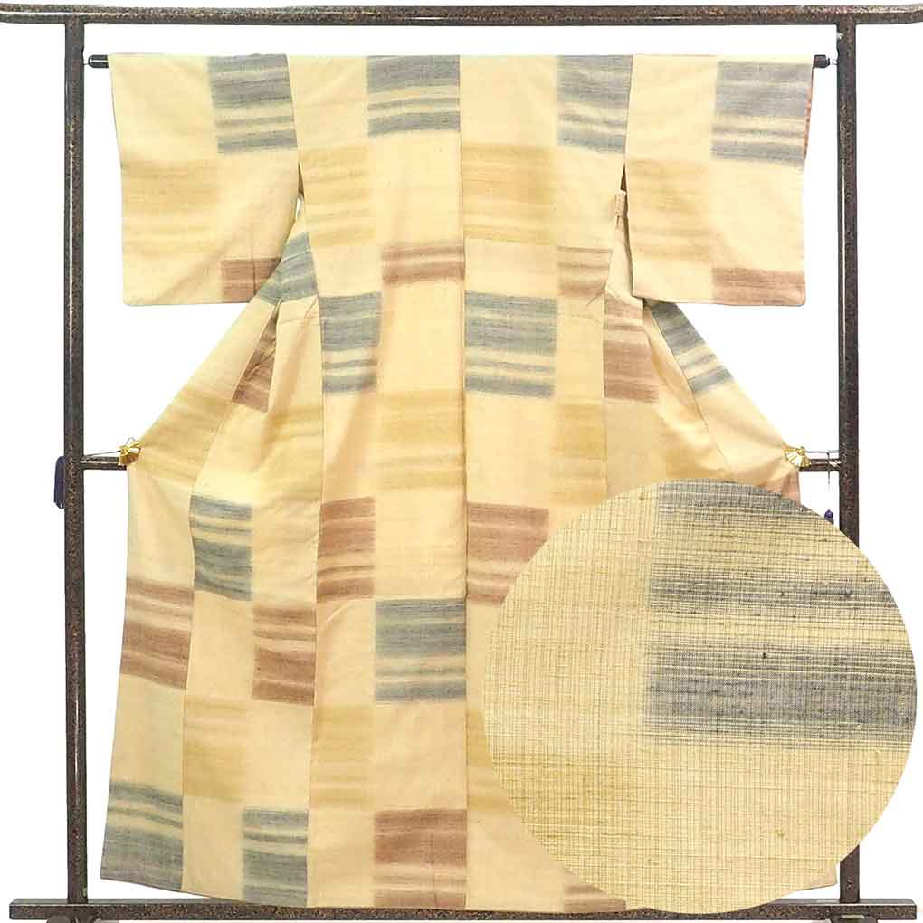 【中古】紬 リサイクル着物 身丈160cm 裄丈64cm 前幅24cm 後幅29cm 袖丈47cm 袖幅32.5cm レディース 袷 市松 裄Mサイズ 秋冬春用 正絹(シルク)イエロー 美品 リメイク リユース|リサイクル着物 呉服のきくや