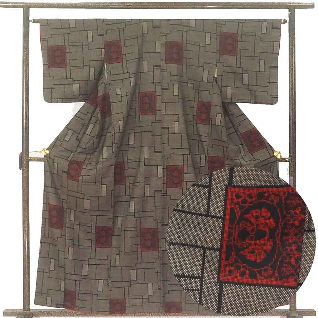 【中古】紬 リサイクル着物 身丈160cm 裄64cm 前幅25.5cm 後幅30cm 袖丈47cm 袖幅32.5cm レディース 袷 連続模様 裄Mサイズ 秋冬春用 正絹（シルク）ブラウン 美品 大島紬 リメイク リユース｜リサイクル着物 呉服のきくや 10,164円