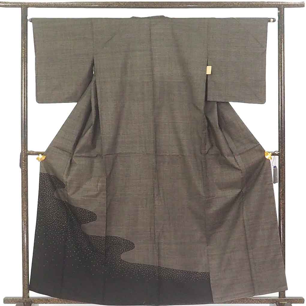 【中古】訪問着 リサイクル着物 身丈161cm 裄64cm 前幅26cm 後幅30.5cm 袖丈49cm 袖幅32cm レディース 胴抜裾八掛 絣模様 裄Mサイズ 秋冬春用 正絹（シルク）ブラウン 未使用品 リメイク リユース