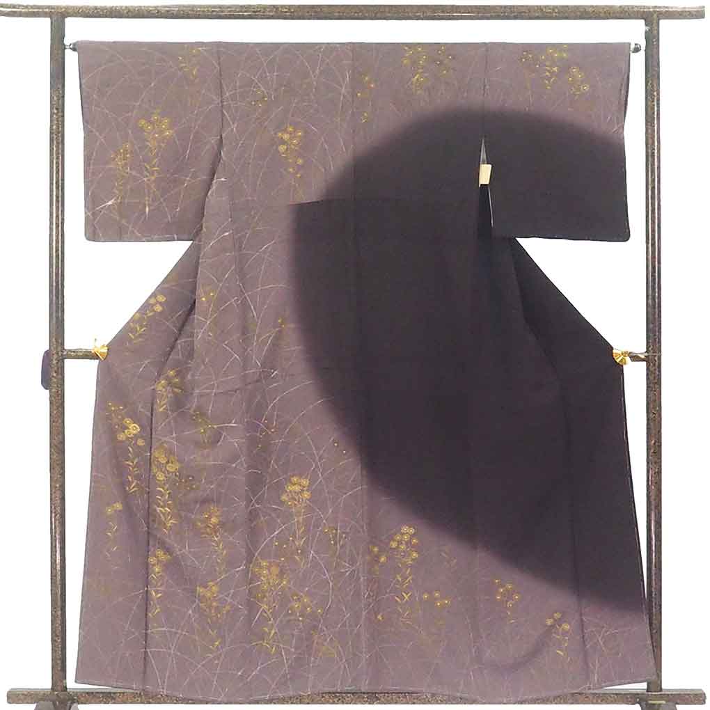 【中古】訪問着 リサイクル着物 身丈159cm 裄65cm 前幅25cm 後幅30.5cm 袖丈49cm 袖幅33cm レディース 袷 花柄 裄Mサイズ 秋冬春用 正絹（シルク）パープル 未使用品 リメイク リユース｜リサイクル着物 呉服のきくや