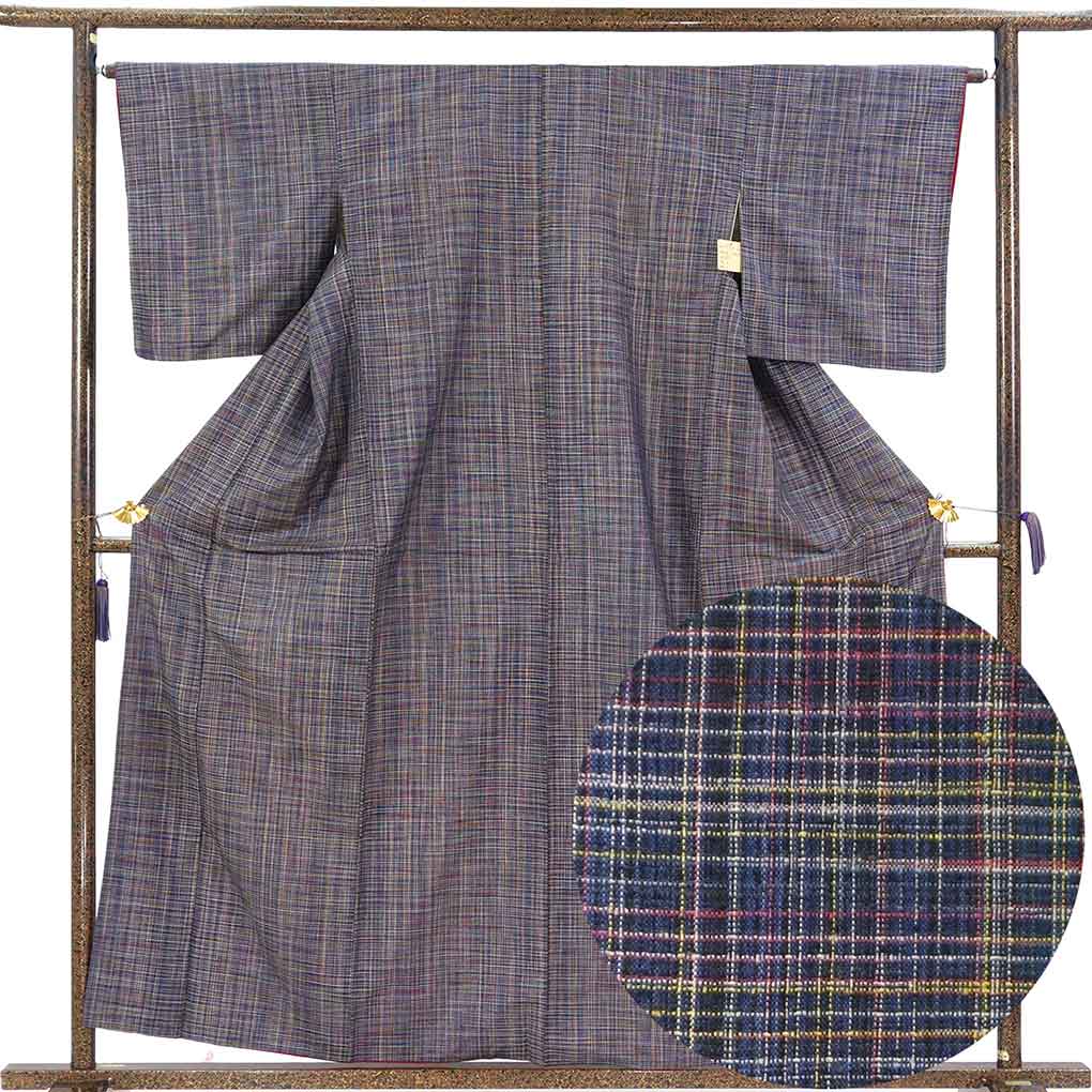 【中古】紬 リサイクル着物 身丈159cm 裄65cm 前幅26cm 後幅30.5cm 袖丈49cm 袖幅32cm レディース 袷 格子 裄Mサイズ 秋冬春用 正絹（シルク）ネイビー 美品 リメイク リユース｜リサイクル着物 呉服のきくや