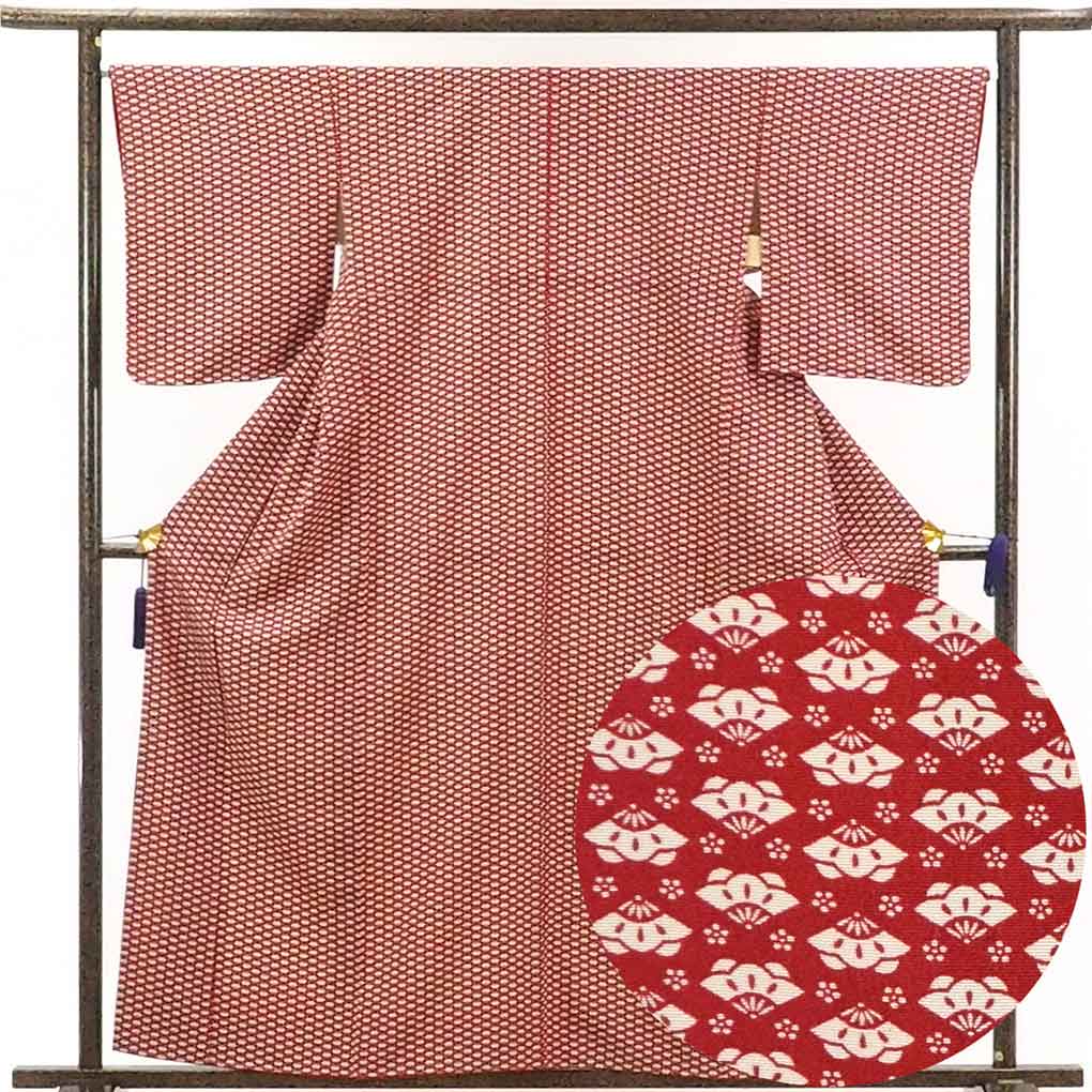 【中古】小紋 リサイクル着物 身丈160cm 裄66cm 前幅22cm 後幅30cm 袖丈50cm 正絹（シルク） レディース 袷仕立 秋冬春用 赤地 裄Mサイズ 未使用品 リユース
