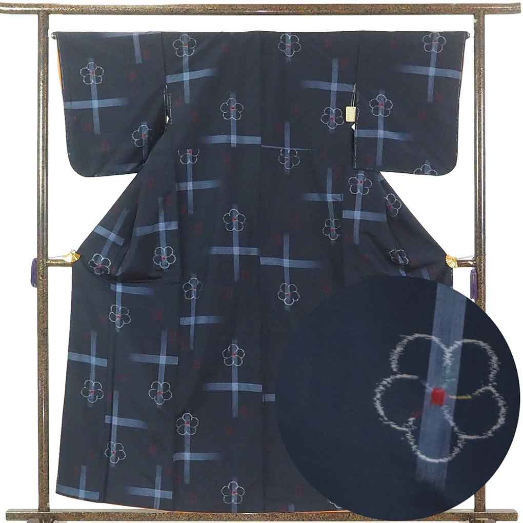 【中古】紬 リサイクル着物 身丈159cm 裄65cm 前幅24.5cm 後幅30cm 袖丈49cm 袖幅33.5cm レディース 袷 ねじり梅 裄Mサイズ 秋冬春用 正絹（シルク）紺地 未使用品 リメイク リユース