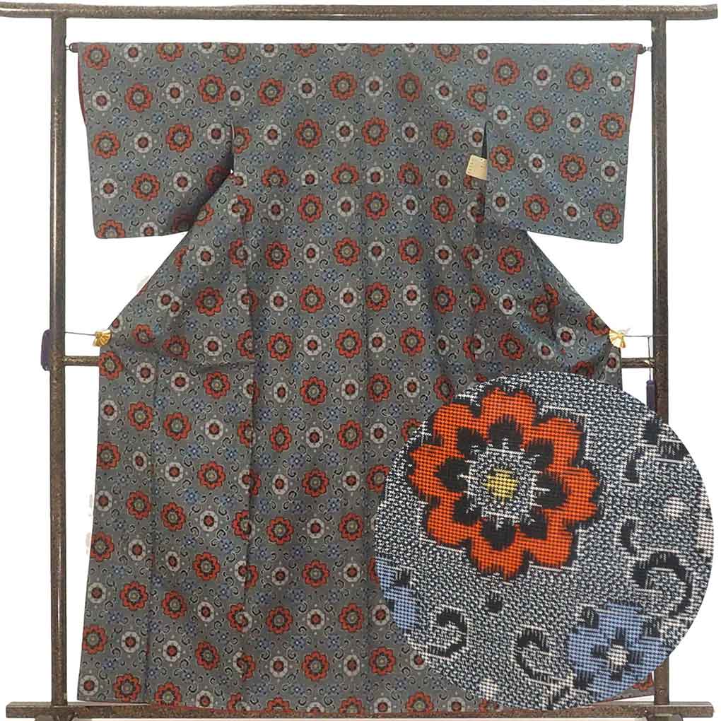 【中古】紬 リサイクル着物 身丈162cm 裄65cm 前幅23.5cm 後幅30cm 袖丈48cm 袖幅34cm レディース 袷 連続模様 裄Mサイズ 秋冬春用 正絹（シルク）ブラック 未使用品 リメイク リユース