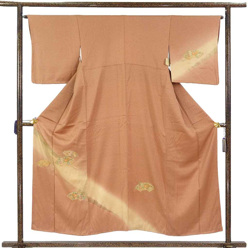 【中古】付下 リサイクル着物 身丈153cm 裄65cm 前幅24cm 後幅30cm 袖丈49cm 袖幅32cm レディース 袷 扇面 裄Mサイズ 秋冬春用 正絹（シルク）ブラウン 未使用品 リメイク リユース｜リサイクル着物 呉服のきくや