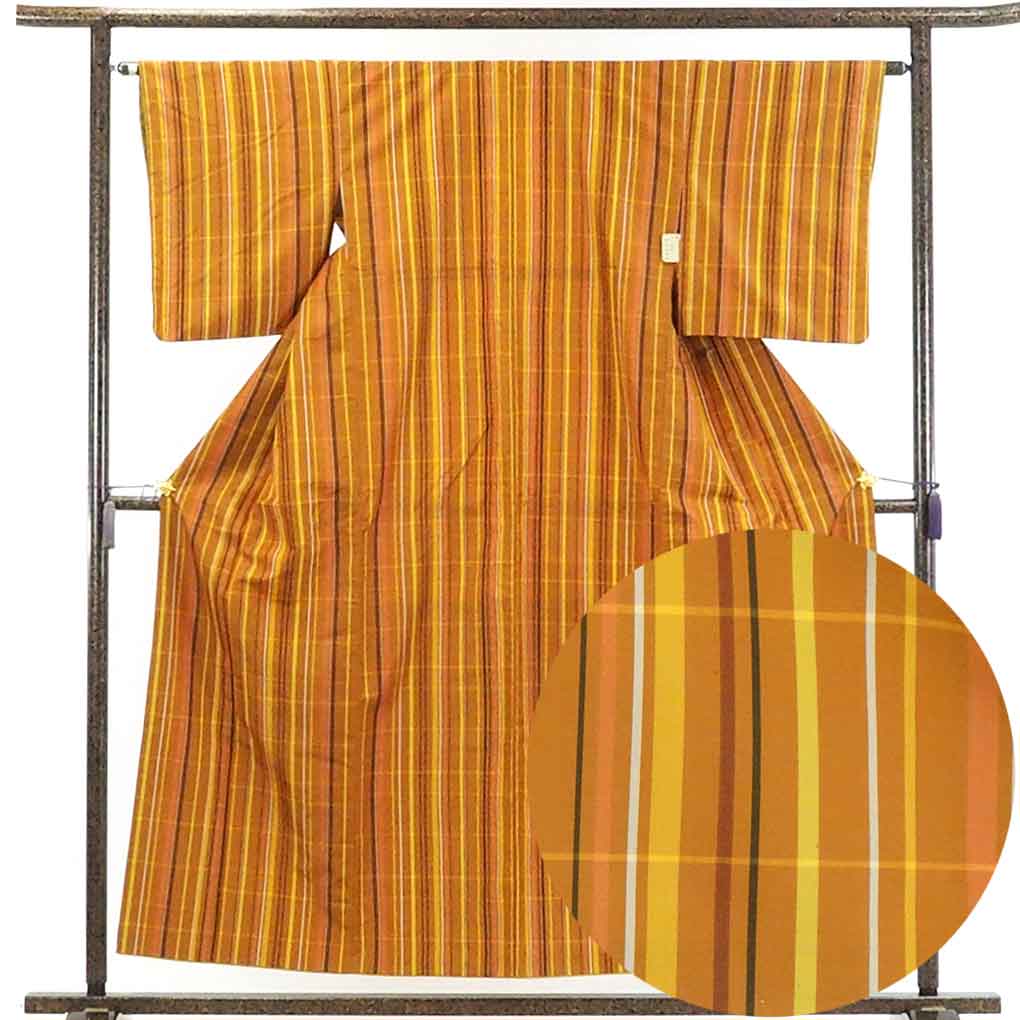 【中古】紬 リサイクル着物 身丈157cm 裄63cm 前幅24cm 後幅29.5cm 袖丈49cm 正絹（シルク） レディース 袷仕立 格子 秋冬春用 茶色 裄Mサイズ 美品 リユース