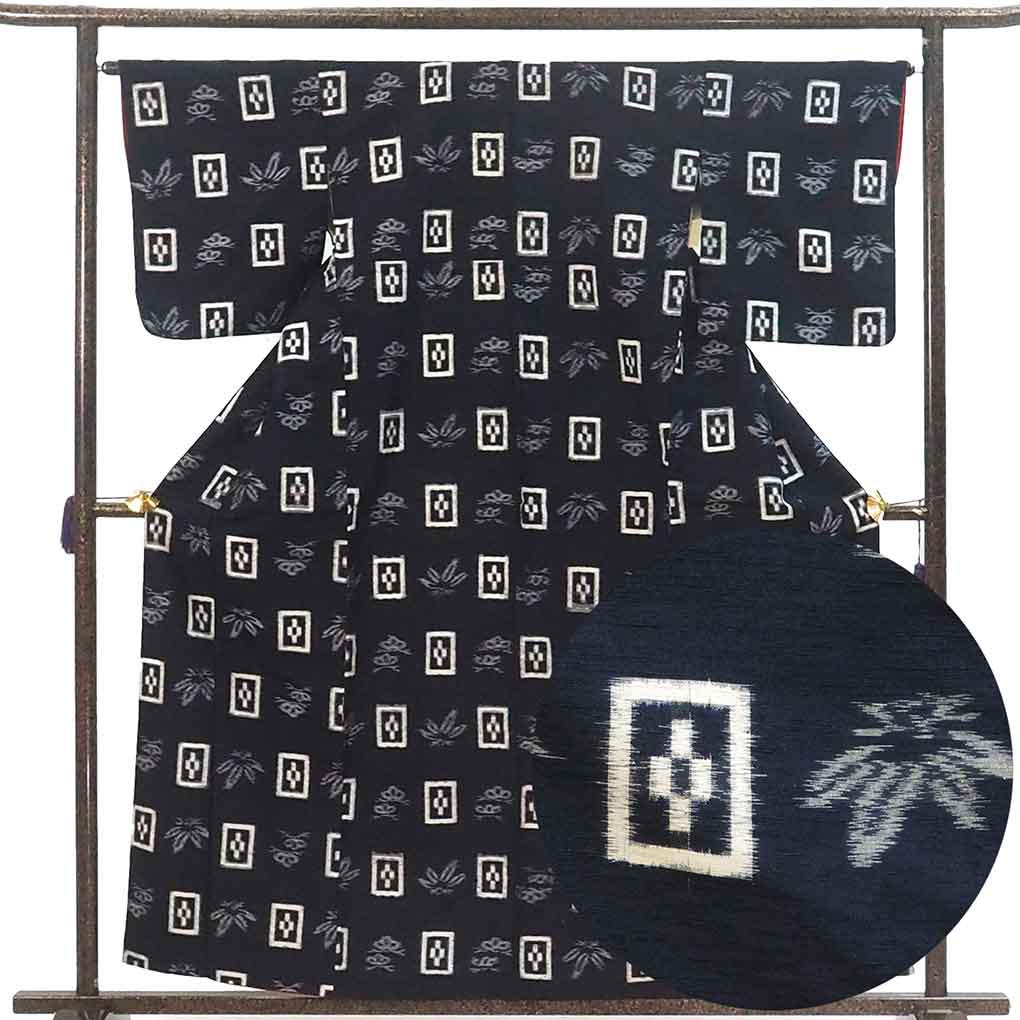 【中古】紬 リサイクル着物 身丈160cm 裄65cm 前幅22cm 後幅30cm 袖丈49cm 袖幅32.5cm レディース 袷 絣模様 裄Mサイズ 秋冬春用 正絹（シルク）ネイビー 美品 リメイク リユース
