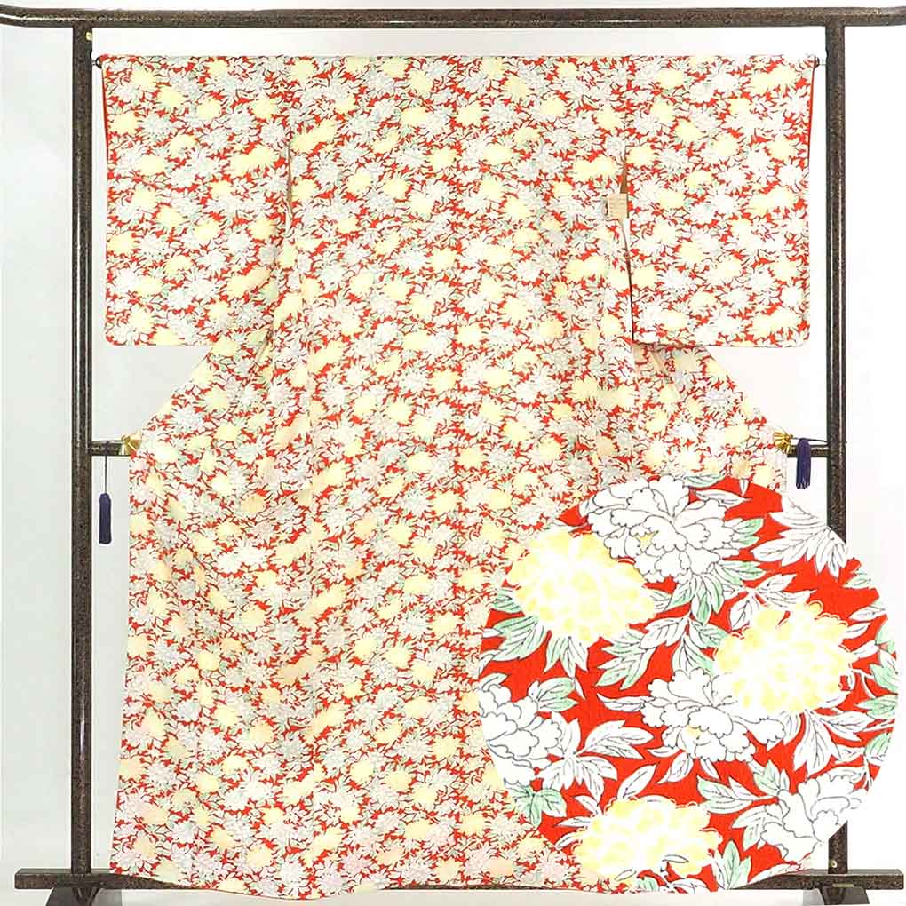 【中古】小紋 リサイクル着物 身丈161cm 裄66cm 前幅22.5cm 後幅28cm 袖丈56cm 正絹（シルク） レディース 袷仕立 秋冬春用 赤地 裄Mサイズ 美品 リユース