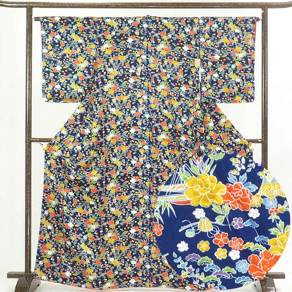 【中古】小紋 リサイクル着物 身丈166cm 裄64cm 前幅24cm 後幅30cm 袖丈52cm 正絹（シルク） レディース 袷仕立 秋冬春用 紺地 裄Mサイズ トールサイズ 未使用品 リユース