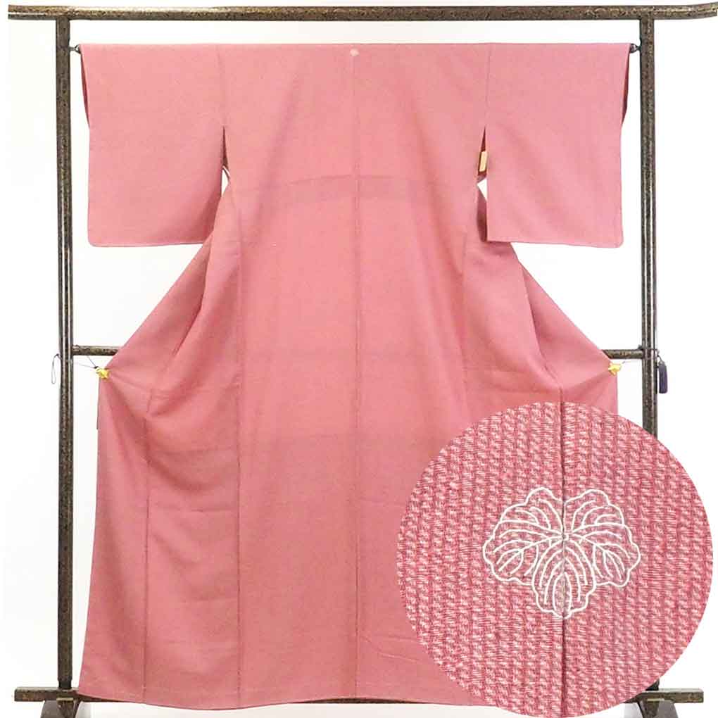 【中古】小紋 リサイクル着物 身丈164cm 裄66cm 前幅24cm 後幅29.5cm 袖丈51cm 正絹（シルク） レディース 袷仕立 縞 秋冬春用 ピンク地 裄Mサイズ トールサイズ 未使用品 リユース