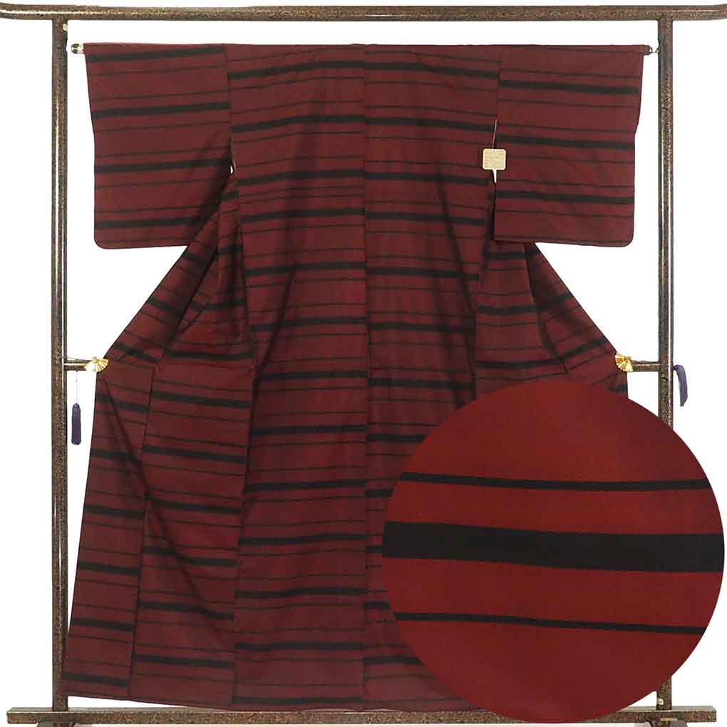 【中古】紬アンサンブル 羽織丈79cm 身丈159cm 裄64cm 前幅24cm 後幅31cm 袖丈49cm 袖幅32.5cm レディース 袷 横段柄 裄Mサイズ 秋冬春用 正絹（シルク） レッド やや難 リメイク リユース