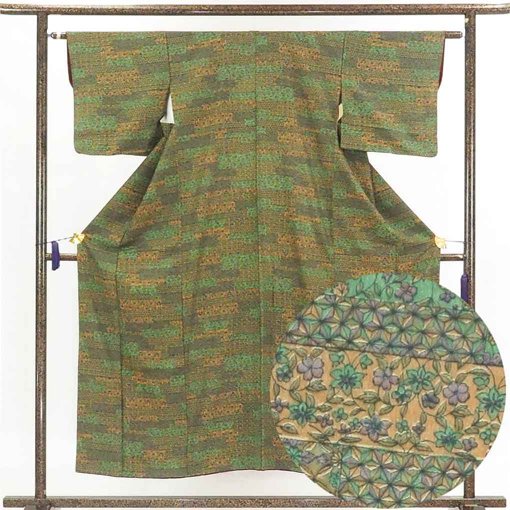 【中古】小紋 リサイクル着物 身丈153cm 裄62cm 前幅22cm 後幅28cm 袖丈44cm 正絹（シルク） レディース 袷仕立 秋冬春用 緑地 裄Sサイズ 美品 リユース