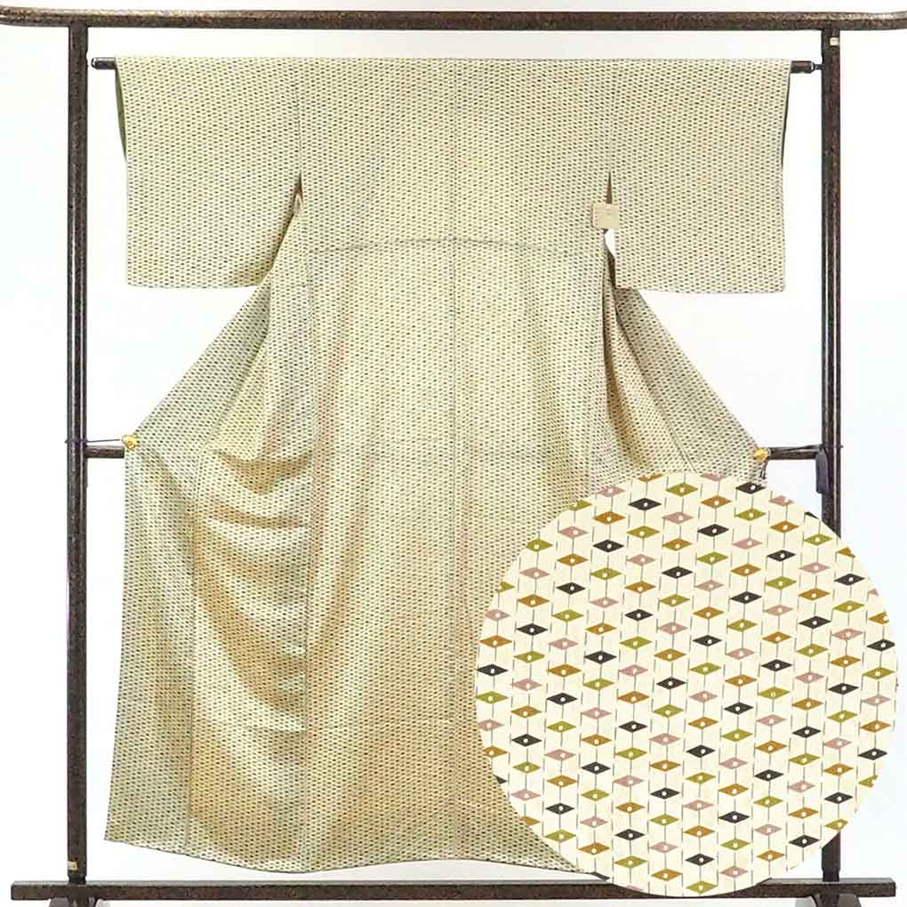 【中古】小紋 リサイクル着物 身丈155cm 裄62cm 前幅22cm 後幅28cm 袖丈45cm 正絹（シルク） レディース 袷仕立 秋冬春用 茶色 裄Sサイズ 美品 リユース