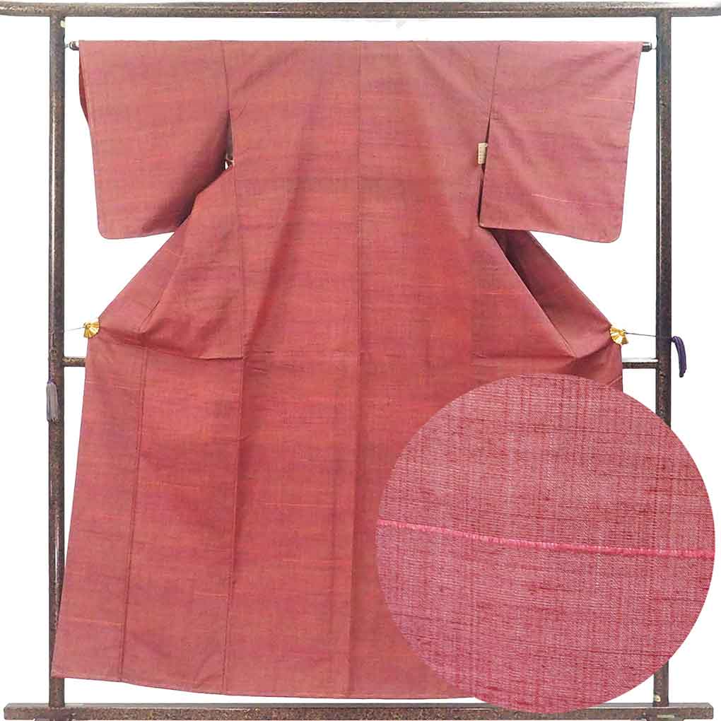 【中古】紬 リサイクル着物 身丈158cm 裄65cm 前幅25cm 後幅29.5cm 袖丈49cm 袖幅33cm レディース 袷 無地 裄Mサイズ 秋冬春用 正絹（シルク）レッド 未使用品 リメイク リユース