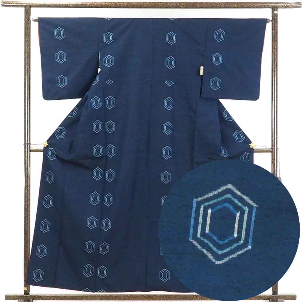 【中古】紬 リサイクル着物 身丈159cm 裄65cm 前幅24cm 後幅29cm 袖丈48cm 正絹（シルク） レディース 袷仕立 秋冬春用 紺地 裄Mサイズ 美品 リユース 8,833円