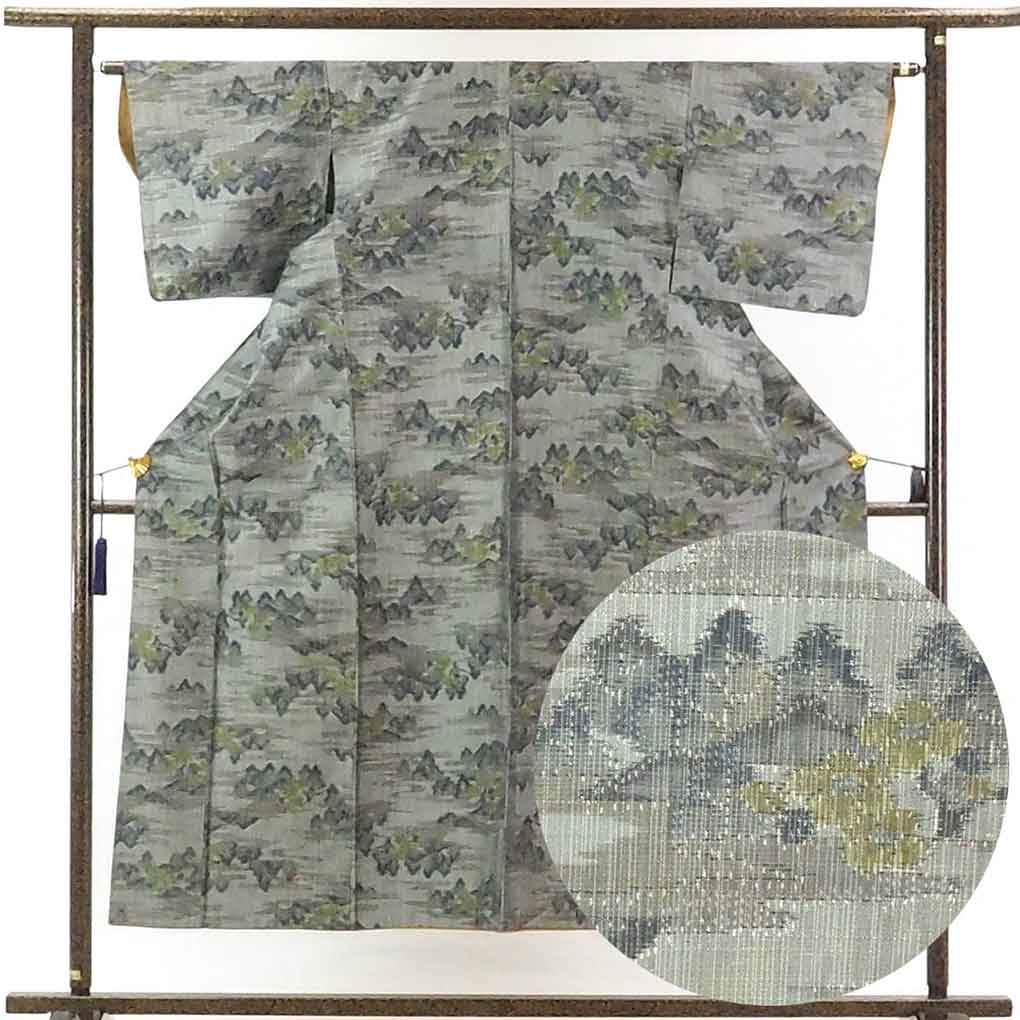 【中古】紬 リサイクル着物 身丈152cm 裄63cm 前幅25cm 後幅30cm 袖丈45cm 正絹（シルク） レディース 胴抜裾八掛 秋冬春用 グレー地 裄Mサイズ 美品 リユース