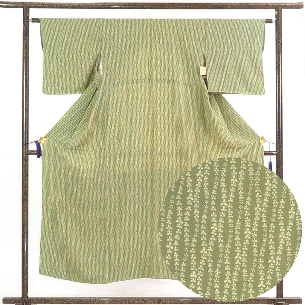 【中古】小紋 リサイクル着物 身丈151cm 裄62cm 前幅23cm 後幅28cm 袖丈44cm 正絹（シルク） レディース 袷仕立 秋冬春用 緑地 裄Sサイズ 美品 リユース