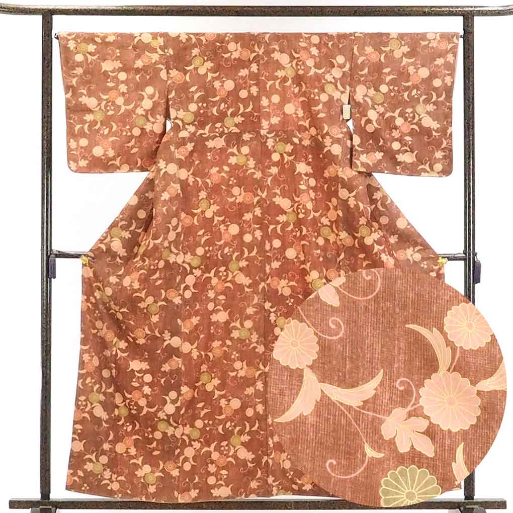 【中古】小紋 リサイクル着物 身丈160cm 裄66cm 前幅23cm 後幅30cm 袖丈49cm 正絹（シルク） レディース 袷仕立 秋冬春用 茶色 裄Mサイズ 未使用品 リユース｜リサイクル着物 呉服のきくや