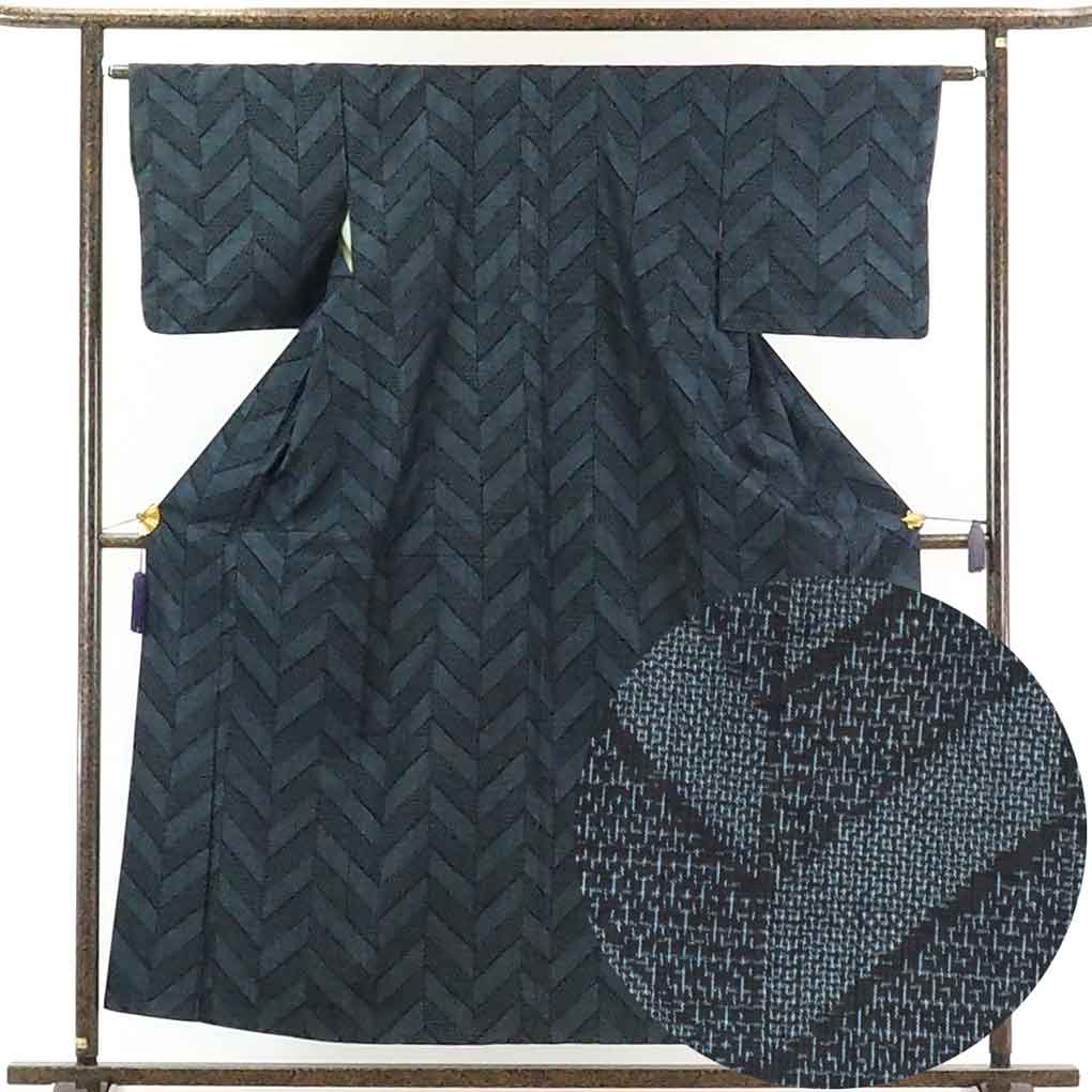 【中古】紬 リサイクル着物 身丈157cm 裄63cm 前幅23cm 後幅30cm 袖丈45cm 正絹（シルク） レディース 袷仕立 秋冬春用 紺地 裄Mサイズ 美品 リユース