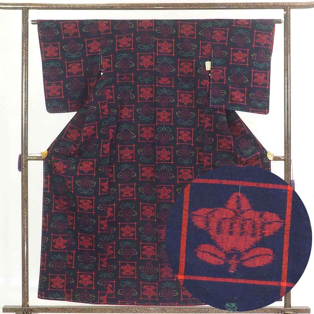 【中古】紬 リサイクル着物 身丈158cm 裄63cm 前幅22.5cm 後幅28cm 袖丈52cm 正絹（シルク） レディース 袷仕立 秋冬春用 紺地 裄Mサイズ 未使用品 リユース