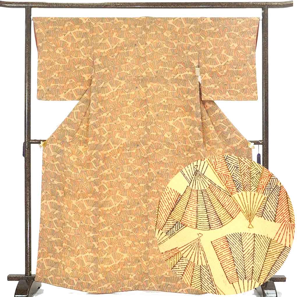 【中古】小紋 リサイクル着物 身丈166cm 裄66cm 前幅23cm 後幅30cm 袖丈51cm 正絹（シルク） レディース 袷仕立 秋冬春用 茶色 裄Mサイズ トールサイズ 美品 リユース