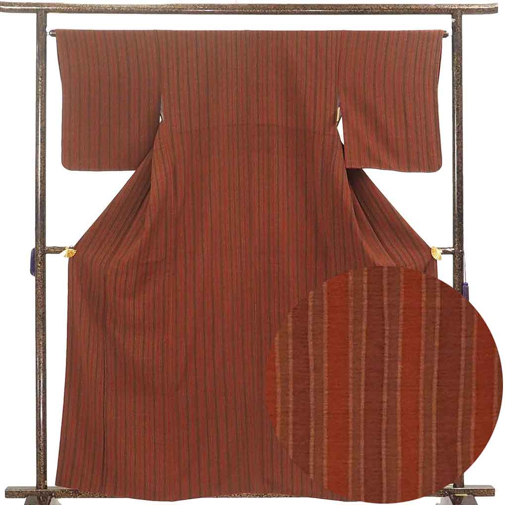 【中古】小紋 リサイクル着物 身丈160cm 裄66cm 前幅24.5cm 後幅30cm 袖丈49cm 袖幅34cm レディース 袷 縞 裄長 裄M-Lサイズ 秋冬春用 正絹（シルク）茶色 美品 リメイク リユース｜リサイクル着物 呉服のきくや