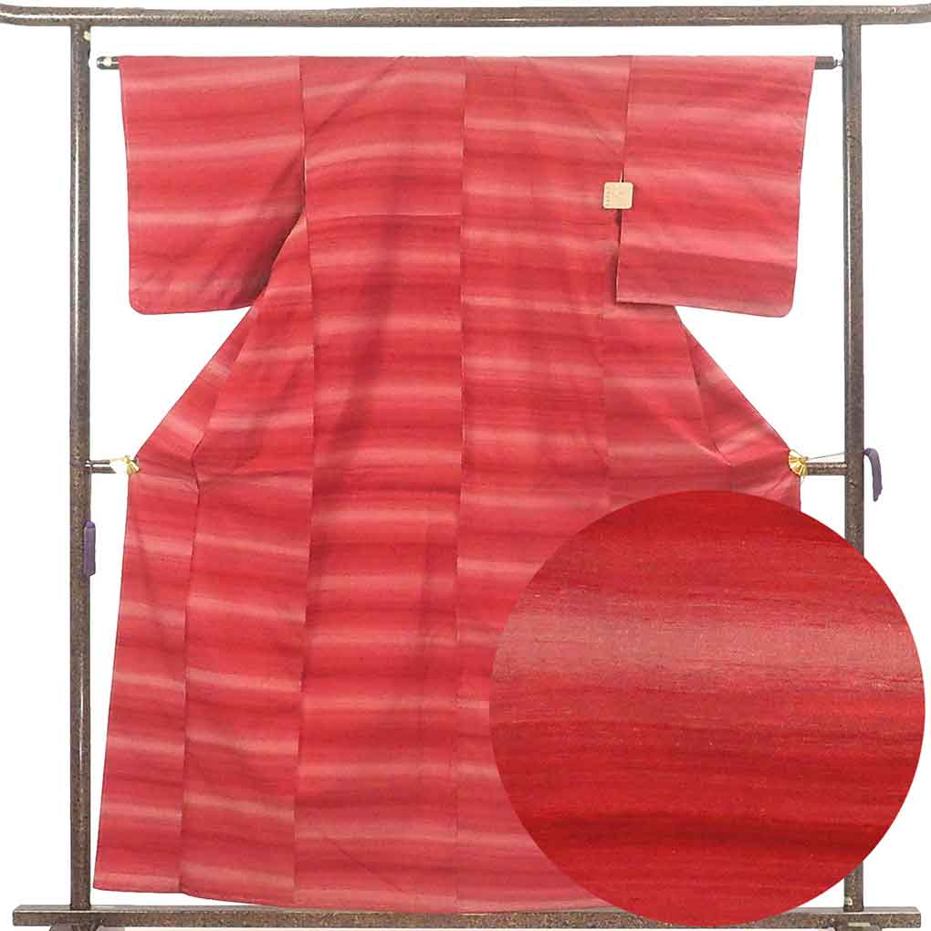 【中古】紬 リサイクル着物 身丈160cm 裄丈64cm 前幅22cm 後幅29.5cm 袖丈49cm 袖幅33cm レディース 袷 横段柄 裄Mサイズ 秋冬春用 正絹（シルク）レッド 未使用品 リメイク リユース