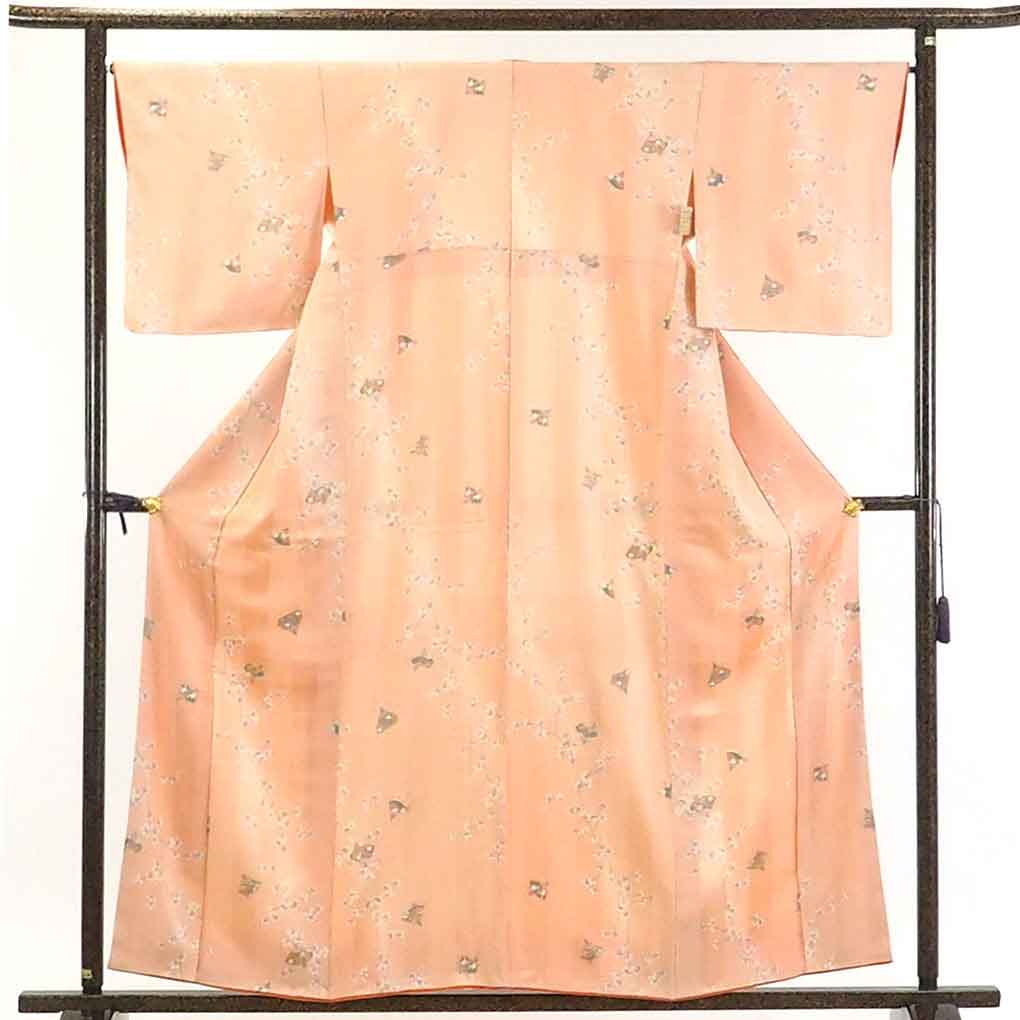 【中古】小紋 リサイクル着物 身丈160cm 裄66cm 前幅23cm 後幅30cm 袖丈47.5cm 正絹（シルク） レディース 袷仕立 秋冬春用 ピンク地 裄Mサイズ 美品 リユース 8,712円