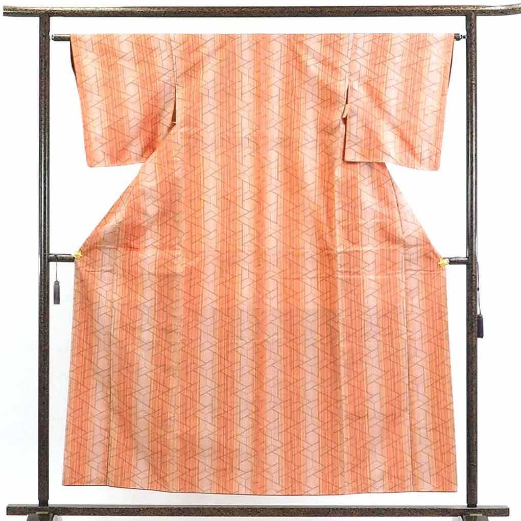 【中古】紬 リサイクル着物 身丈157cm 裄62cm 前幅22.5cm 後幅28cm 袖丈47cm 正絹（シルク） レディース 袷仕立 縞 秋冬春用 オレンジ地 裄Sサイズ 未使用品 リユース｜リサイクル着物 呉服のきくや