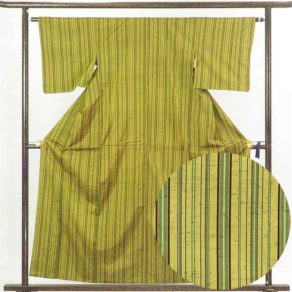 【中古】紬 リサイクル着物 身丈158cm 裄62cm 前幅23cm 後幅29cm 袖丈45cm 正絹（シルク） レディース 袷仕立 縞 秋冬春用 緑地 裄Sサイズ 美品 リユース｜リサイクル着物 呉服のきくや