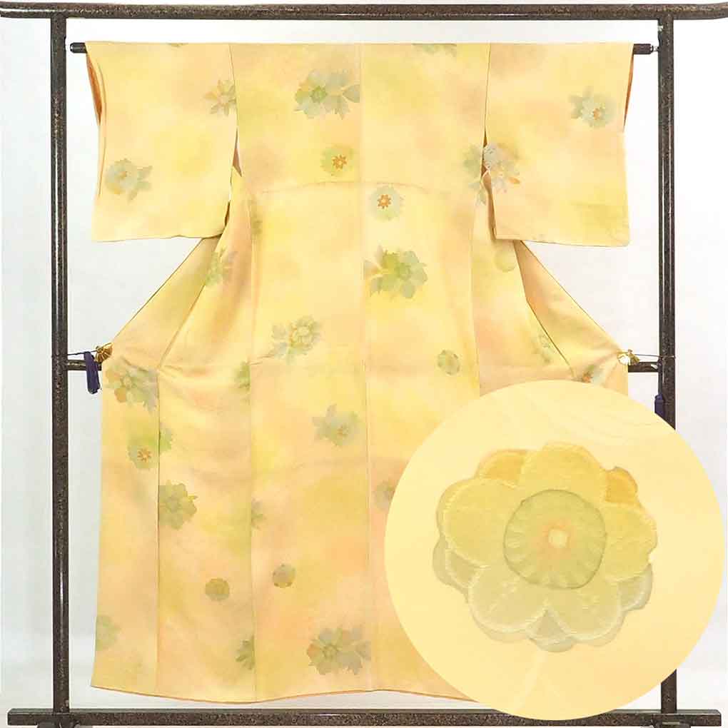 【中古】小紋 リサイクル着物 身丈156cm 裄62cm 前幅23cm 後幅28cm 袖丈47cm 正絹（シルク） レディース 袷仕立 秋冬春用 黄色地 裄Sサイズ リユース