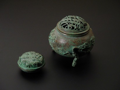 床香炉・玄関香炉（三友文） （香合附き）