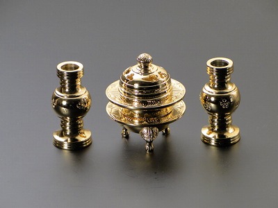 ３具足（浄土真宗東用）／彫り入り本金メッキ　2.0寸｜仏壇　仏具　数珠　極楽堂